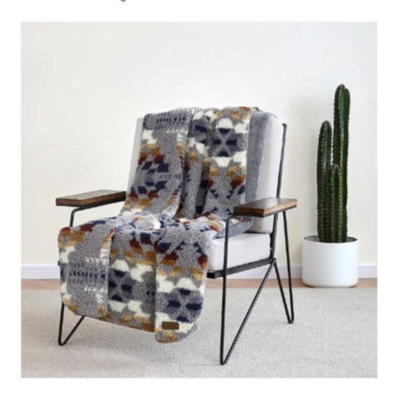 Pendleton Legend Lake Gray Multi Ikat Sherpa Fleece Throw Blanket - Queen, BNIP - Picture 5 of 6